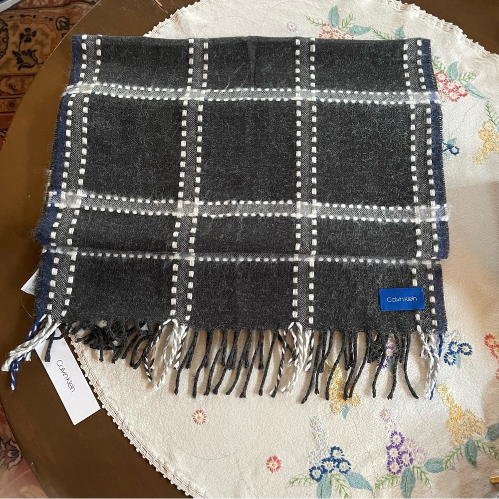 Calvin Klein Oversized Plaid Shawl/Wrap/Scarf. Charcoal Gray, White, Blue. 72x21 - Picture 3 of 16